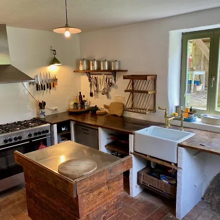 Klavze 28 موست نا سوتشي