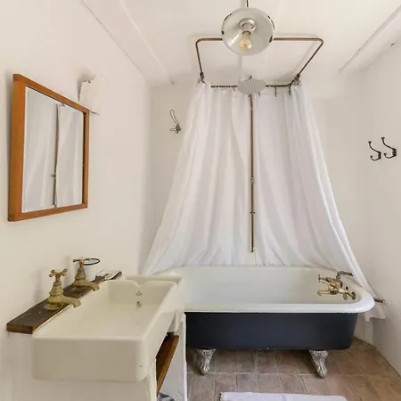 Klavze 28 Bed & Breakfast 4*
