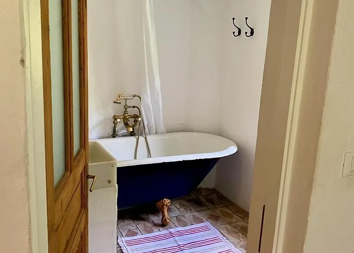 Klavze 28 Bed & Breakfast 4*